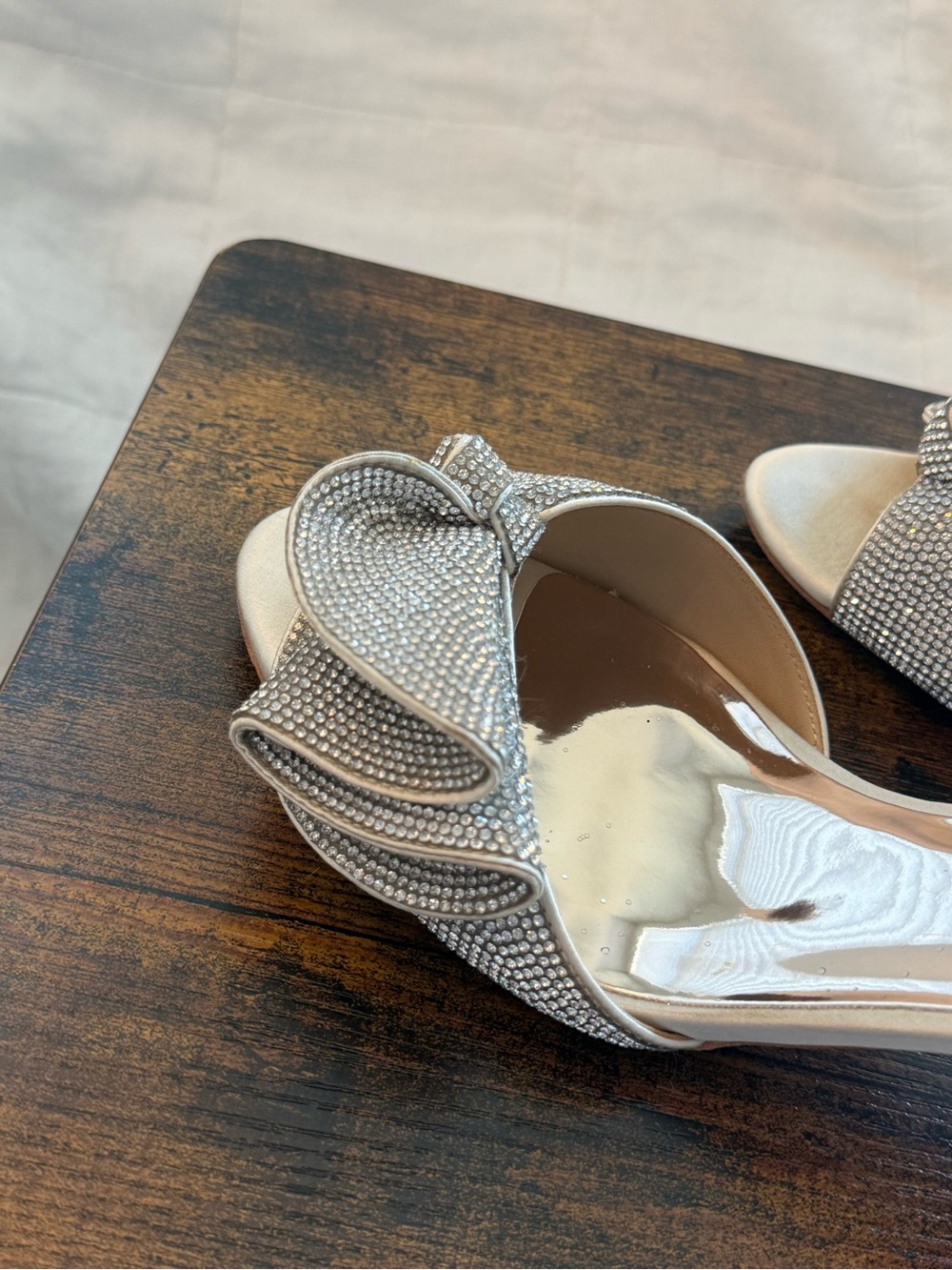 Badgley Mischka Remi Ivory Crystal Bow Kitten Heel Sandals Sz 10 - Picture 4 of 6